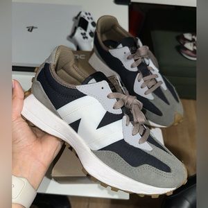 Figs New Balance 327